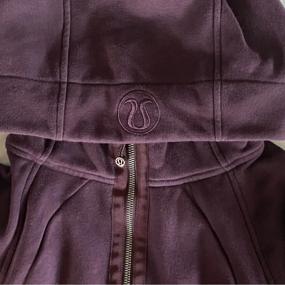 Lululemon Light As Warmth Scuba Black Cherry size 6 - Picture 11 of 14